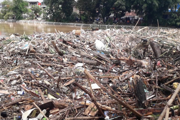 Heaps of trash are seen in the Ciliwung River under a bridge on Jl. Abdullah Syafei in Kampung Melayu, East Jakarta as floods hit the city on April 26. 