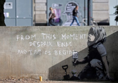 Suspected Banksy work tackles climate protests