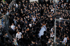 Thousands mourn revered Israeli rabbi and Holocaust survivor