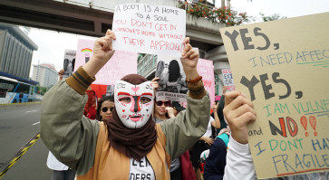 Thousands join women&rsquo;s march for justice, gender equality