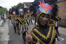 The Tolak bala dance is performed by the women of Nitiprayan in Yogyakarta to drive evil spirits away. Nitiprayan is known as an art village. JP/Syamsul Huda M.Suhari