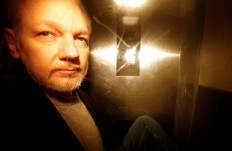 US charges Julian Assange with violating Espionage Act