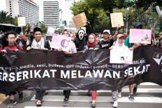 Freelance workers sell belongings to survive amid COVID-19 outbreak