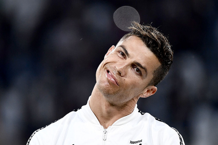 Ronaldo returns to Italy despite coronavirus infection