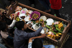 Villagers enjoy the meals prepared for the big feast during nyadran, an annual Javanese ritual held ahead of the fasting month of Ramadan. JP/Magnus Hendratmo