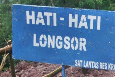 BNPB warns of disaster potential during shift to rainy season