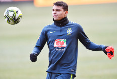 Paris Saint-Germain paid a fond tribute to departing captain Thiago Silva on Thursday, calling him "one of the greats" ahead of a reported move to Premier League side Chelsea.