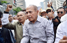Election protest: Former chief of the Army Strategic Reserves Command Kivlan Zein (center) is seen among protesters calling for an investigation into alleged irregularities in the presidential election at the Elections Supervisory Body in Jakarta recently. The police later dispersed the protest, saying that it had no permit.