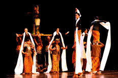 Celeng Art from Yogyakarta performs the “Momos & Querella” dance-drama. JP/Ganug Nugroho Adi