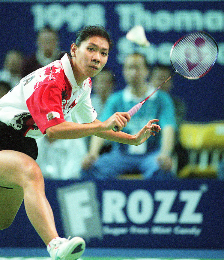 The Legend: Indonesia’s Susi Susanti in action on May 23, 1998, against China’s Ye Zhaoying in the women’s Uber Cup championship final at Queen Elizabeth Stadium in Hong Kong. Susi was defeated by World Champion Ye 9-11, 12-10, 5-11.