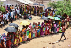 Indian cyclone death toll rises, anger grows