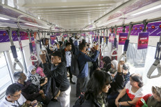 MRT Jakarta's no-eating rule goes unheeded
