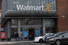 Walmart speeds up delivery in race with Amazon