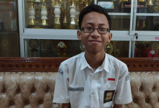 Toy seller's son earns perfect score on national exams