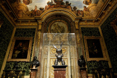 Jeff Koons 'Rabbit' sculpture sets $91.1 million record for a living artist