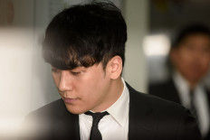 Netizens file petition to sack judge in Seungri case