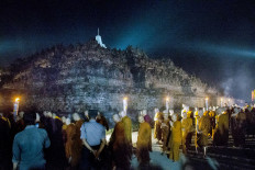 Agency calls for review of lantern festivals at Borobudur temple