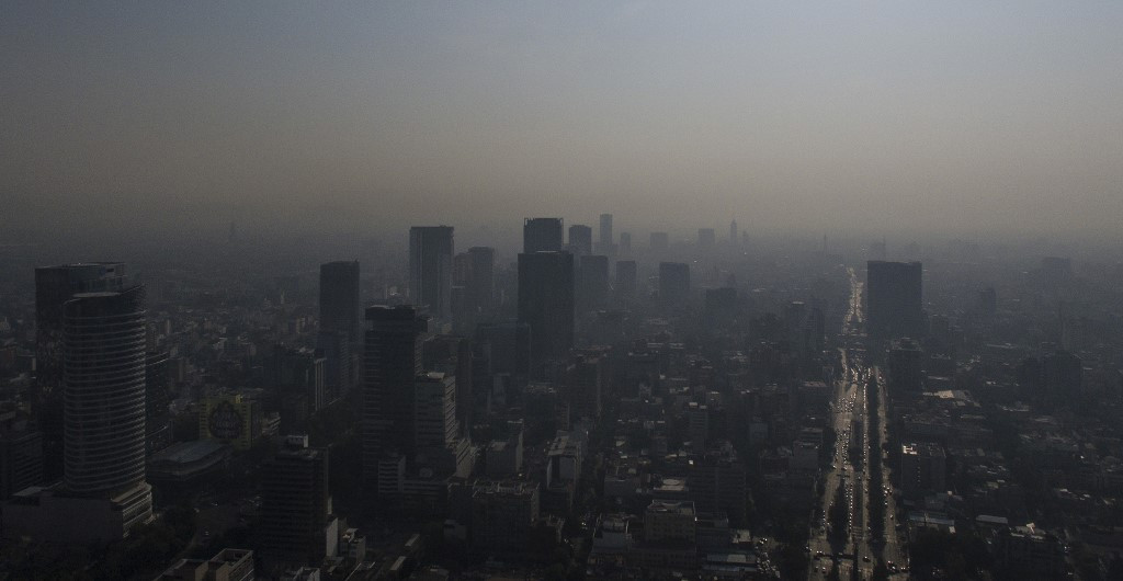 Life goes on under cloud of smog in Mexico City - Environment - The ...