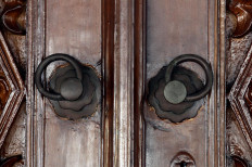 Antique knockers hang on the mosque’s main door. JP/Boy T. Harjanto