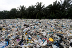 Malaysia, flooded with plastic waste, to send back some scrap to source