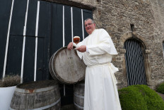 Belgian monks resurrect brewery after two century break