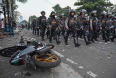 Video purportedly shows police brutality during Jakarta riot