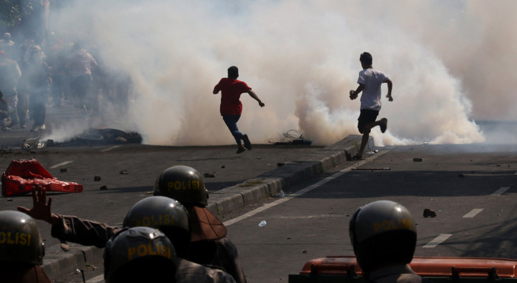 Six people dead, police detain several protesters: Jakarta riot