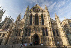 10 landmark buildings that were destroyed, then rebuilt