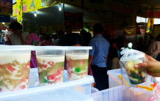 Refresher: Sweet and sugary drinks often accompany breaking-of-the-fast snacks. JP/Budi Sutrisno