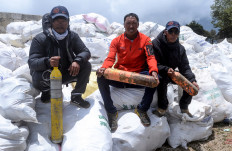 Four bodies and ten tons of rubbish collected from Everest