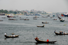 Boats crossing river in Dhaka, Bangladesh 