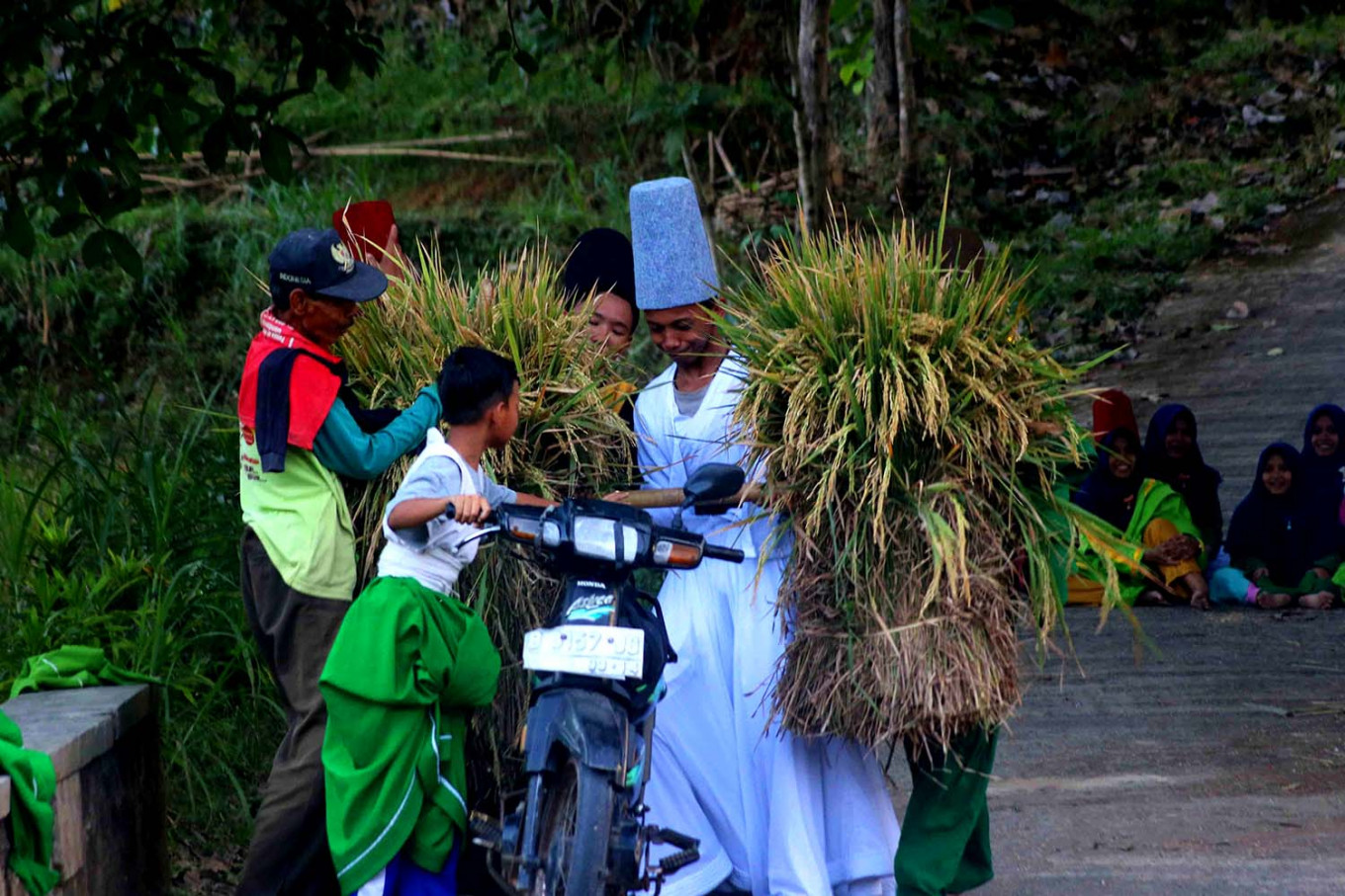 Tarian Sufi yang telah menjadi bagian dari kehidupan sehari-hari masyarakat Desa Sempu, Boyolali | Foto: Maksum Nur Fauzan / Jakarta Post