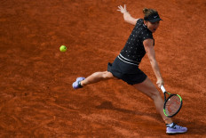 Djokovic sets Roland Garros last-eight record as Halep wins in 45 minutes