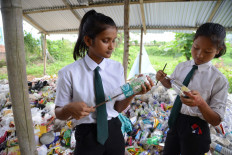 Indian school demands waste plastic as 'fees'