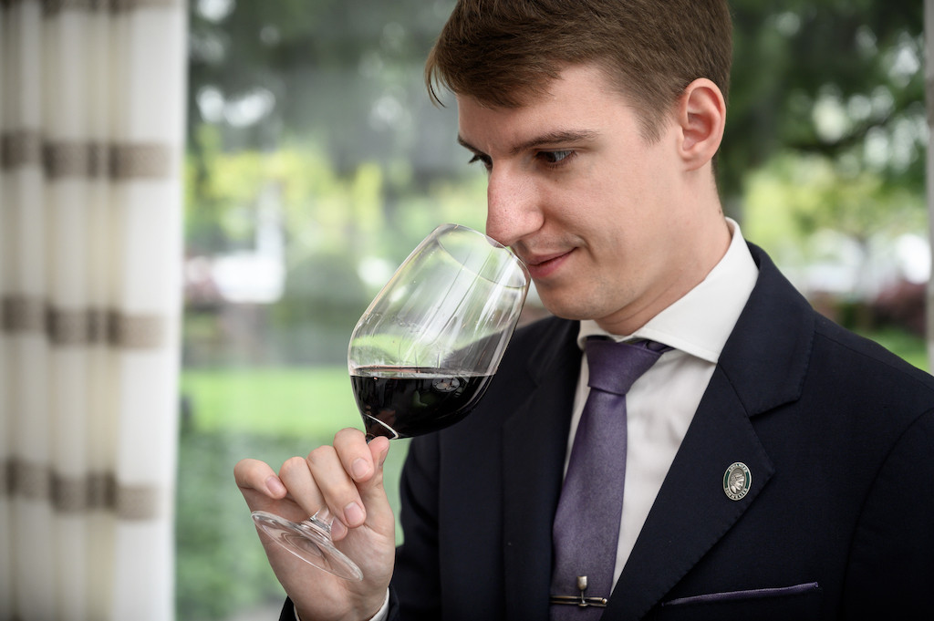 Сомелье это. Марк Алмерт сомелье. Вино. Стиль жизни. Пепе сомелье. Sommelier ретро.