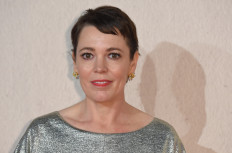 Queen honors 'The Crown' actress Olivia Colman