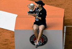 Australia's Ashleigh Barty kisses the Suzanne Lenglen trophy after beating the Czech Republic's Marketa Vondrousova in the women's singles final on day fourteen of the 2019 Roland Garros French Open tennis tournament in Paris in this file photo.The French Open rescheduled for later this month will be limited to 5,000 spectators daily, a reduction from the 11,500 announced by organizers, the Paris police prefecture told AFP on Thursday.