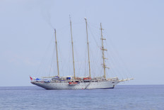 Star Clipper, cruise ship sailing under Maltese flag, stops in Batam