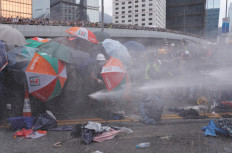 Hong Kong police fire rubber bullets as protests turn to violent chaos