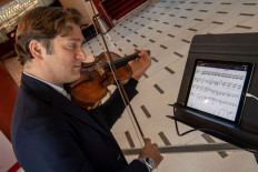 Solo, yet tutti: App puts orchestra in your living room