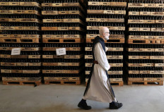 Overwhelmed Belgian monks enter internet age to sell prized beer
