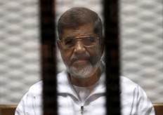 Egypt's ousted Islamist president Mursi dies after collapsing in court