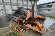 Japan quake causes minor tsunami, 16 hurt