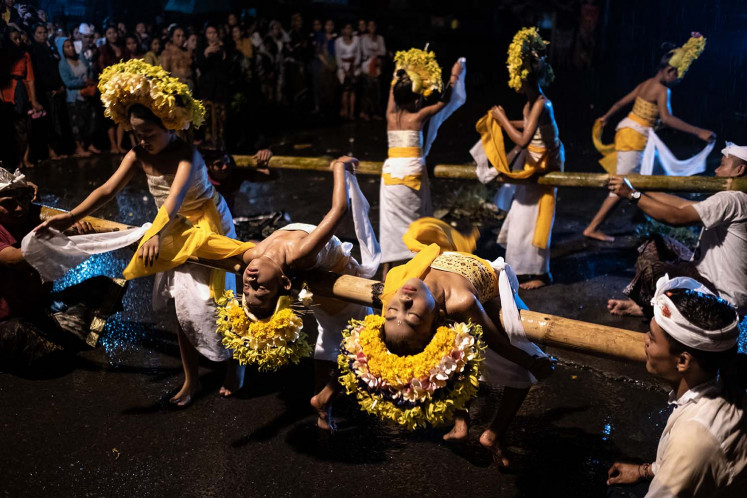 Honoring the goddess of prosperity: The revival of Sanghyang Dedari