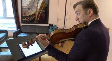 Solo, yet tutti: App puts orchestra in your living room