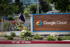 Google mulls licensing deals with news media: industry sources