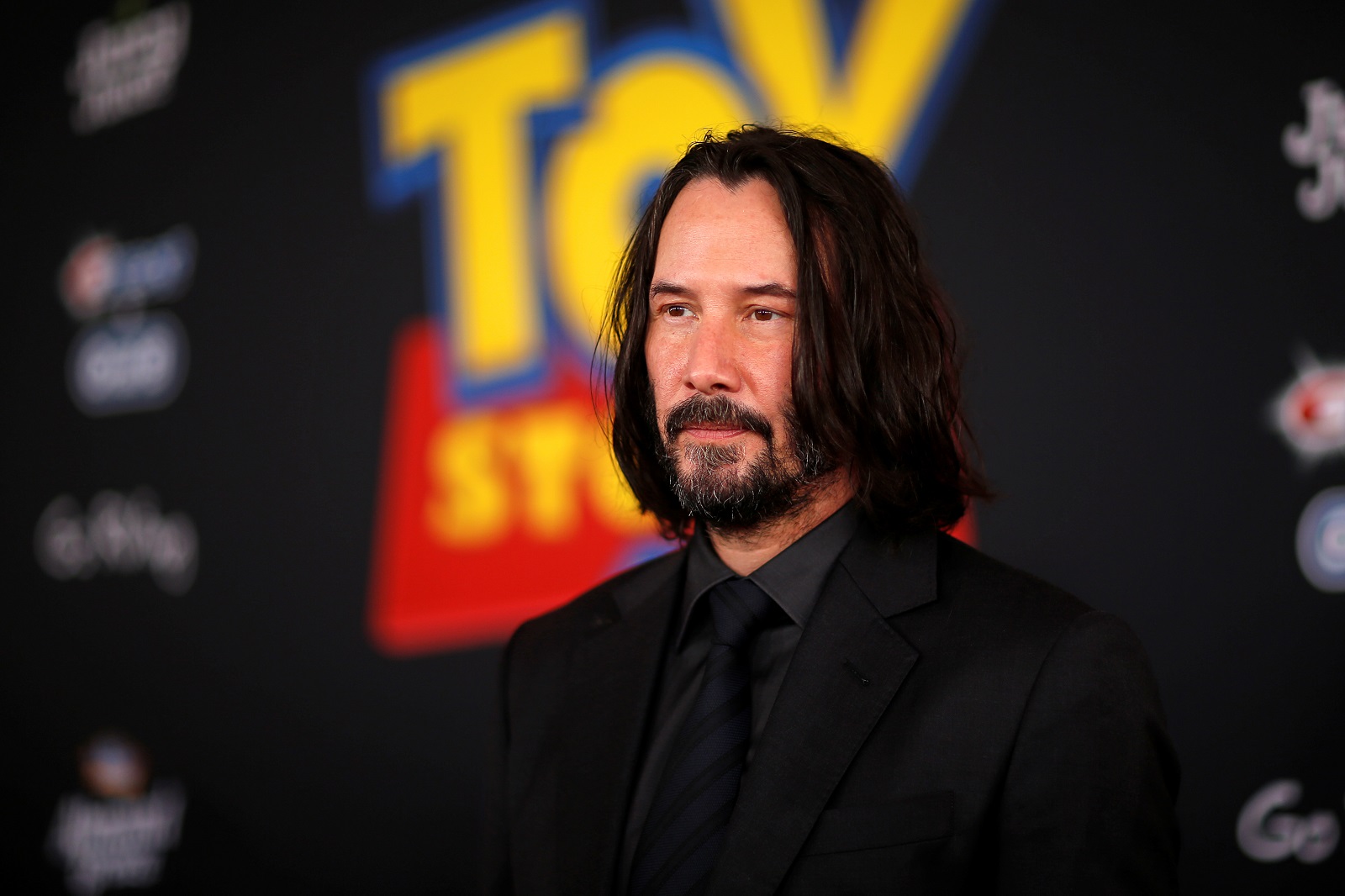 Keanu Reeves offers online date for cancer charity fundraiser ...