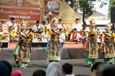 Traditional Betawi orchestra plays at Jakarta Art Theater for first time