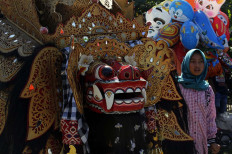 Cultural mix: The Turonggo Seto Group incorporates Bali's barong 
dance in its performance. JP/Magnus Hendratmo