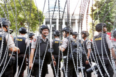 Rivals scramble to strike deal